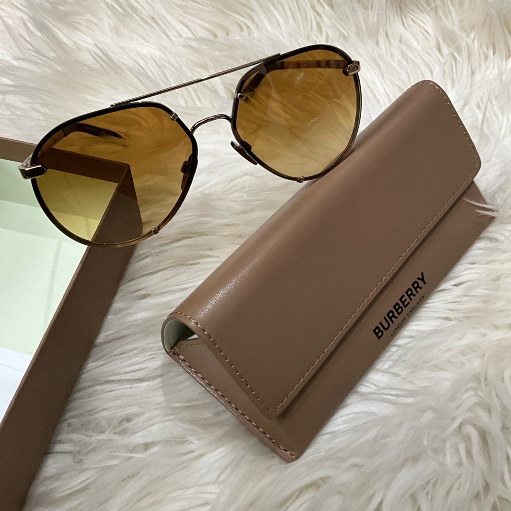 Burberry Women's Glasses With Brown Case